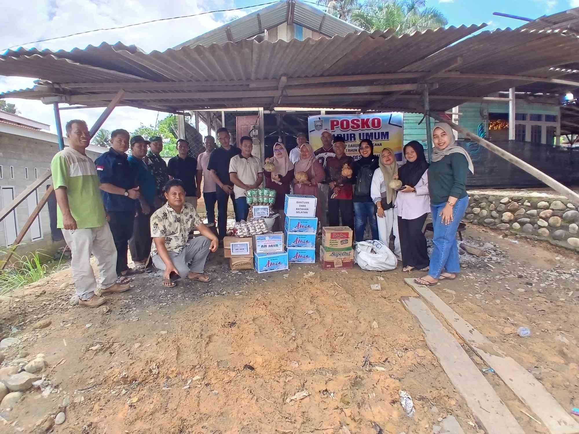 NAGARI BATAHAN SELATAN, MASYARAKAT DAN KELOPOK BUDIDAYA IKAN AR JAYA  SALURKAN BANTUAN KE NAGARI YANG TERDAMPAK BANJIR